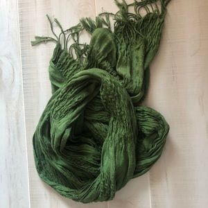 Green em textured knit scarf